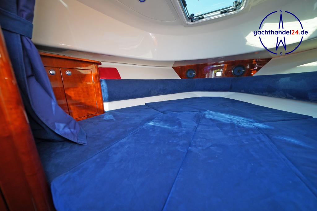 Cockpit der Aquador 28 C Baujahr 2007, 8.5 Meter lang, Zustand: sehr gut