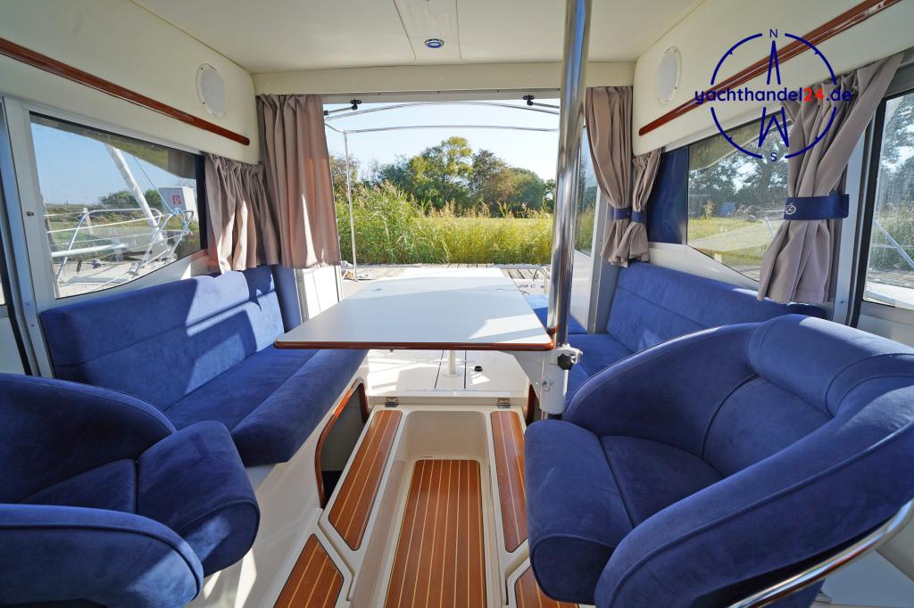 Außenansicht der Aquador 28 C Baujahr 2007, 8.5 Meter lang, Zustand: sehr gut