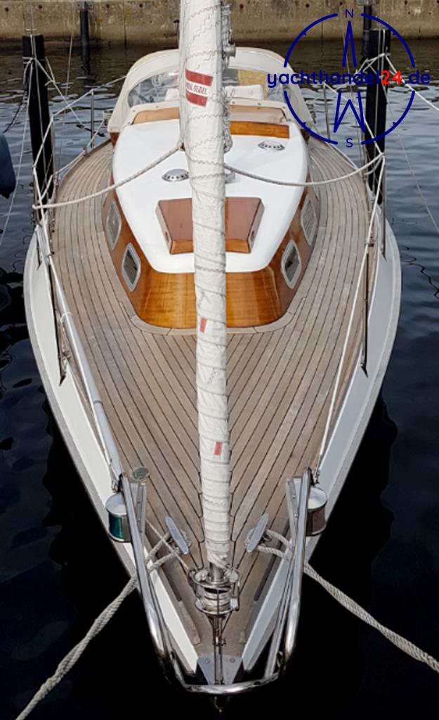 Innenansicht der Henningsen &amp; Steckmest Scalar 28 Baujahr 1974, 8.6 Meter lang, Zustand: sehr gut