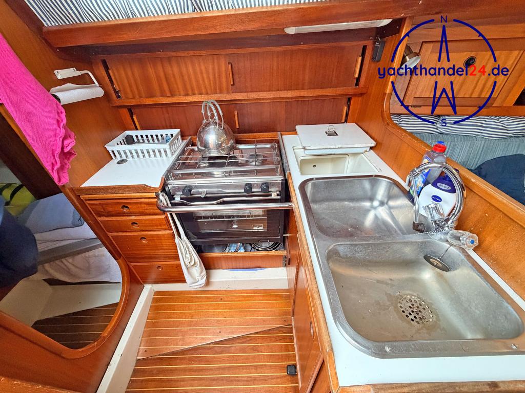 Weitere Ansicht der Omega 36 Baujahr 1988, 11 Meter lang, Zustand: gut