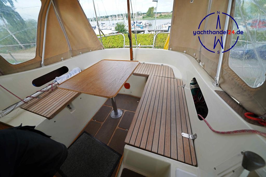 Cockpit der Fisksätra Varv Parant 25 Baujahr 1978, 7.6 Meter lang, Zustand: gut Cockpit der Fisksätra Varv Parant 25 Baujahr 1978, 7.6 Meter lang, Zustand: gut