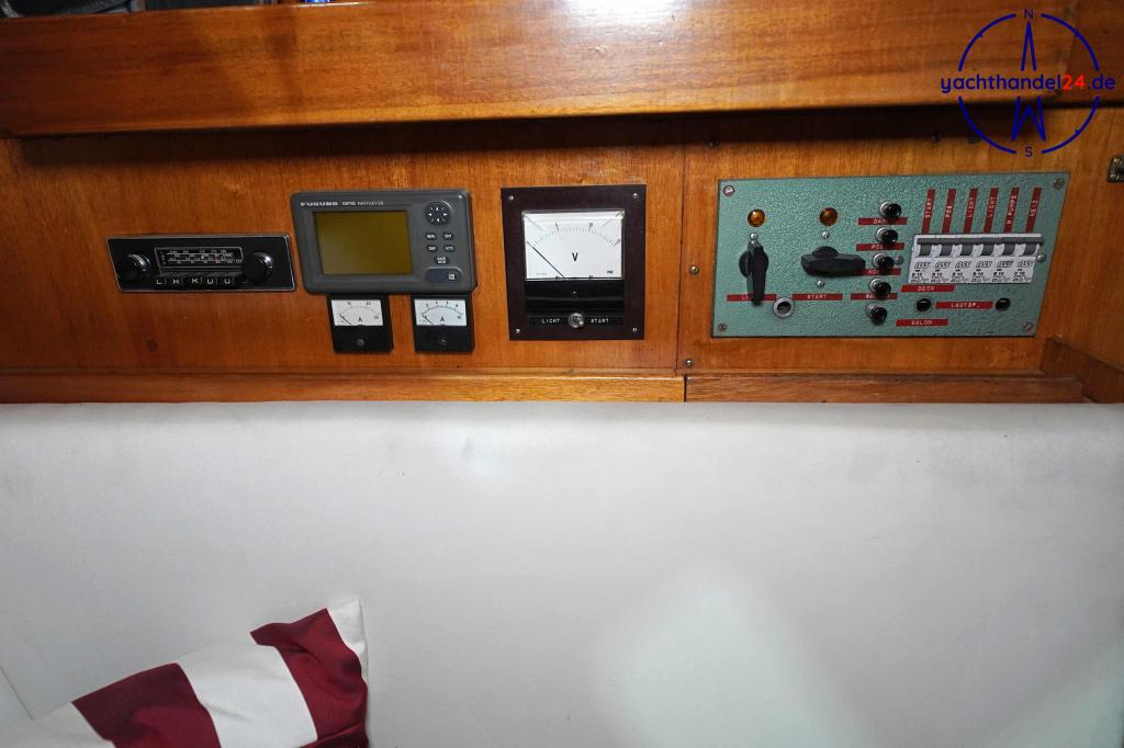 Innenansicht der Henningsen &amp; Steckmest Scalar 28 Baujahr 1974, 8.6 Meter lang, Zustand: sehr gut