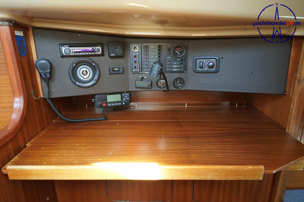 Außenansicht der Dehler Optima 101 Baujahr 1985, 10.1 Meter lang, Zustand: gut Außenansicht der Dehler Optima 101 Baujahr 1985, 10.1 Meter lang, Zustand: gut