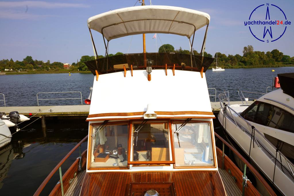 Deck der American Marine Grand Banks 32 Baujahr 1971, 10.6 Meter lang, Zustand: sehr gut Deck der American Marine Grand Banks 32 Baujahr 1971, 10.6 Meter lang, Zustand: sehr gut