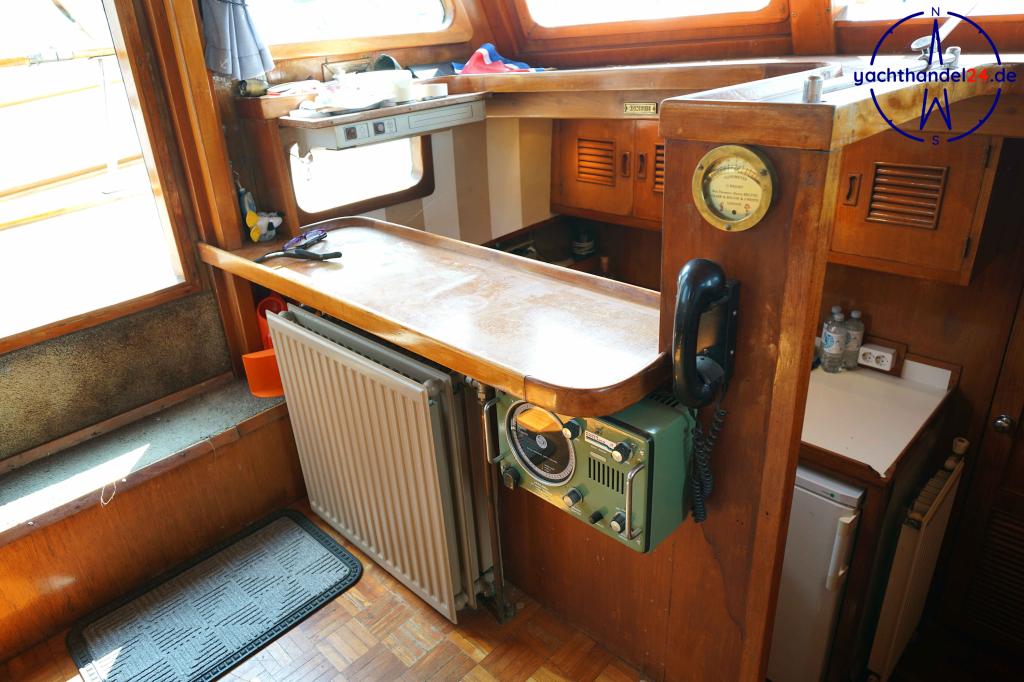 Innenansicht der LeJa Marine Eurobanker 38 Baujahr 1979, 11.7 Meter lang, Zustand: gebraucht Innenansicht der LeJa Marine Eurobanker 38 Baujahr 1979, 11.7 Meter lang, Zustand: gebraucht