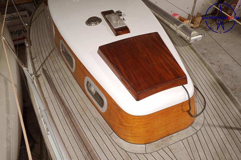 Motorraum der Henningsen &amp; Steckmest Scalar 28 Baujahr 1974, 8.6 Meter lang, Zustand: sehr gut