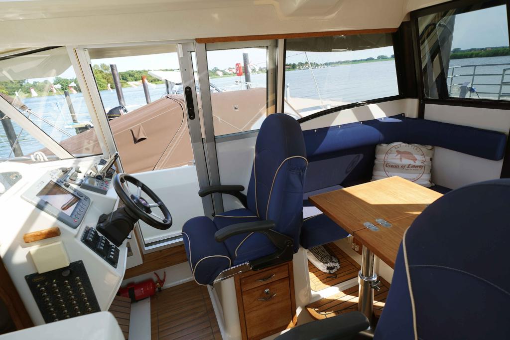Detailansicht der Askeladden 805 Commuter Baujahr 2006, 8 Meter lang, Zustand: gut Detailansicht der Askeladden 805 Commuter Baujahr 2006, 8 Meter lang, Zustand: gut