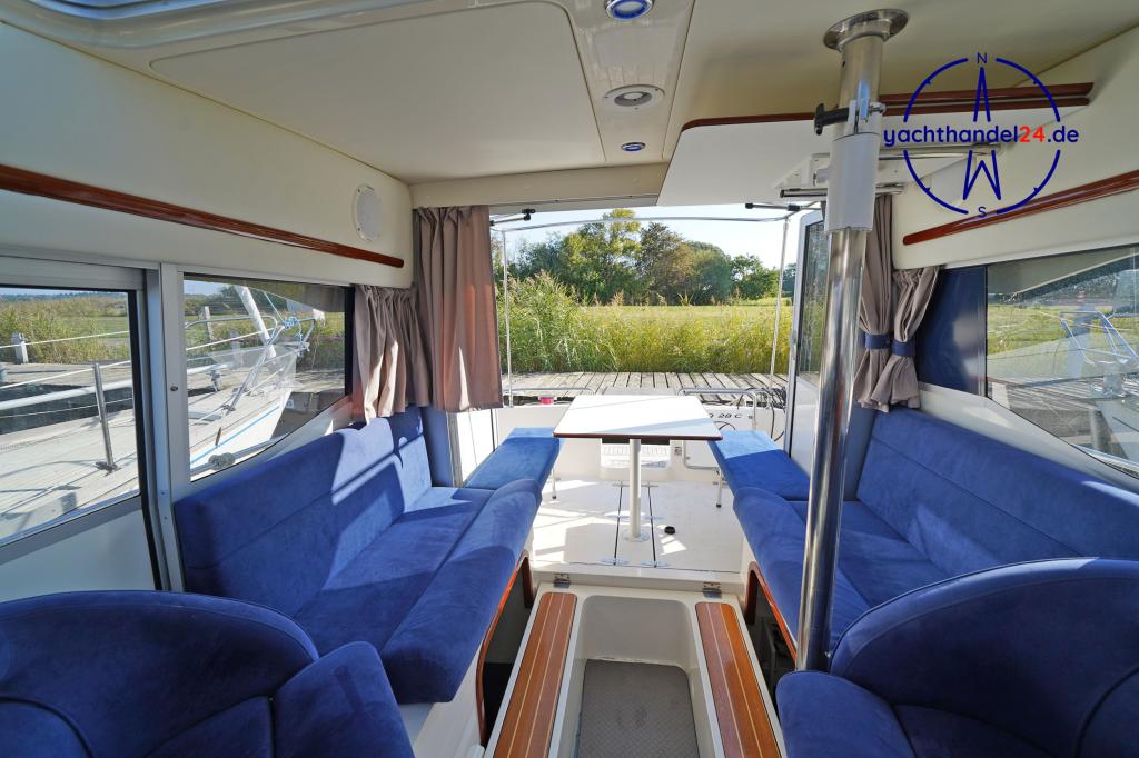 Innenansicht der Aquador 28 C Baujahr 2007, 8.5 Meter lang, Zustand: sehr gut