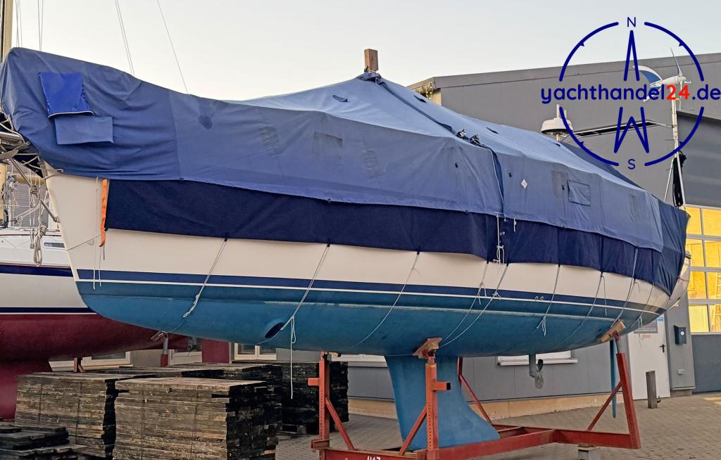 Innenansicht der Bavaria 36 Baujahr 2002, 11.4 Meter lang, Zustand: gut