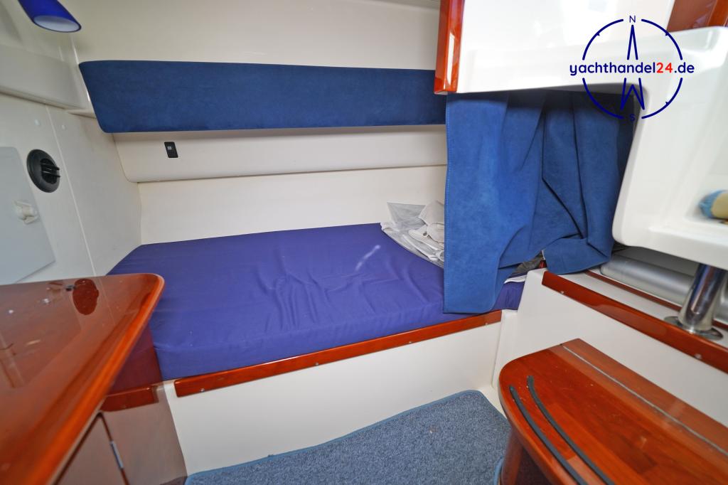 Cockpit der Aquador 28 C Baujahr 2007, 8.5 Meter lang, Zustand: sehr gut