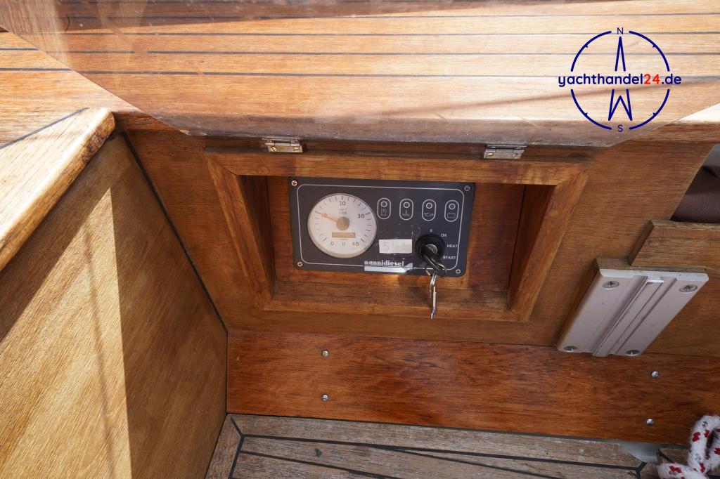 Cockpit der Vindö 32 Baujahr 1979, 8.9 Meter lang, Zustand: sehr gut Cockpit der Vindö 32 Baujahr 1979, 8.9 Meter lang, Zustand: sehr gut