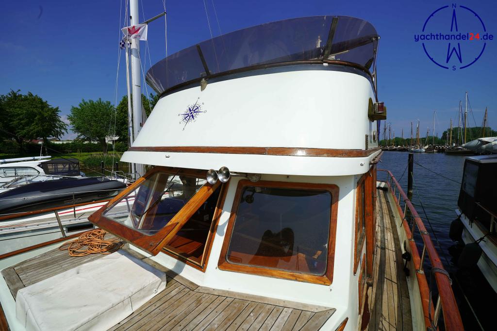 Cockpit der LeJa Marine Eurobanker 38 Baujahr 1979, 11.7 Meter lang, Zustand: gebraucht Cockpit der LeJa Marine Eurobanker 38 Baujahr 1979, 11.7 Meter lang, Zustand: gebraucht
