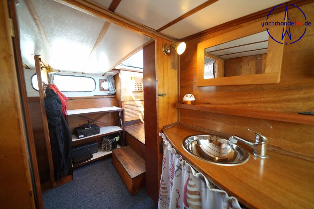 Deck der Unbekannter Hersteller ähnlich Pedro Yacht Baujahr 1975, 10 Meter lang, Zustand: gut Deck der Unbekannter Hersteller ähnlich Pedro Yacht Baujahr 1975, 10 Meter lang, Zustand: gut
