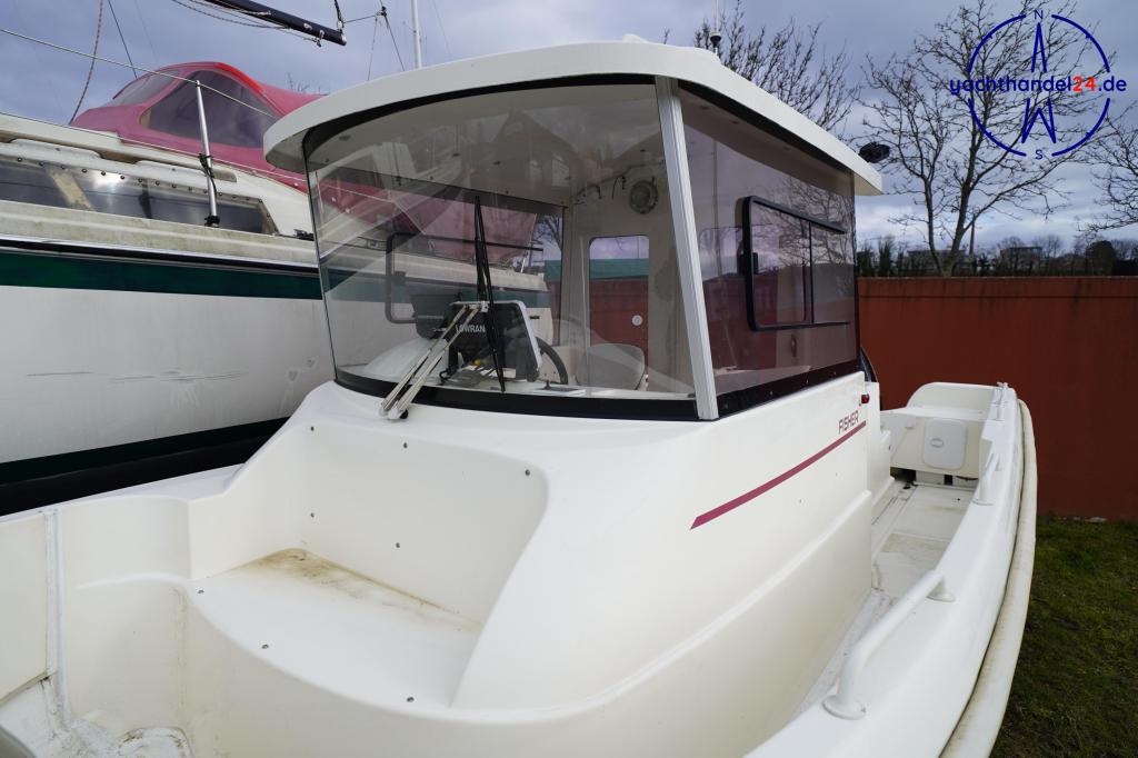 Motorraum der Smartliner Fisher 23 Baujahr 2016, 6.9 Meter lang, Zustand: gut Motorraum der Smartliner Fisher 23 Baujahr 2016, 6.9 Meter lang, Zustand: gut
