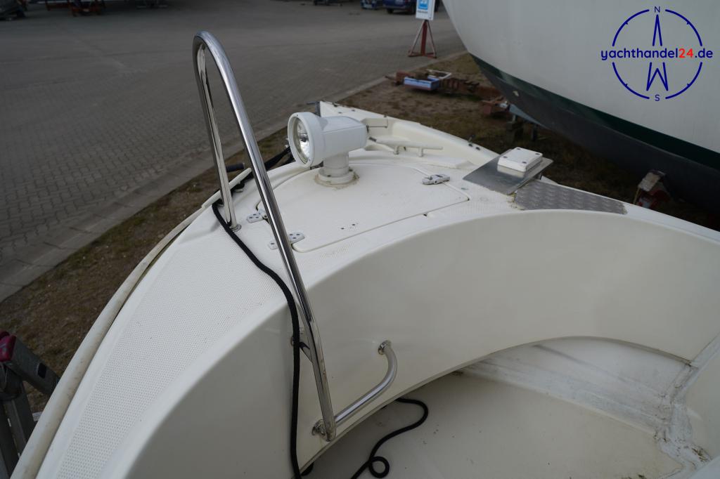 Cockpit der Smartliner Fisher 23 Baujahr 2016, 6.9 Meter lang, Zustand: gut Cockpit der Smartliner Fisher 23 Baujahr 2016, 6.9 Meter lang, Zustand: gut