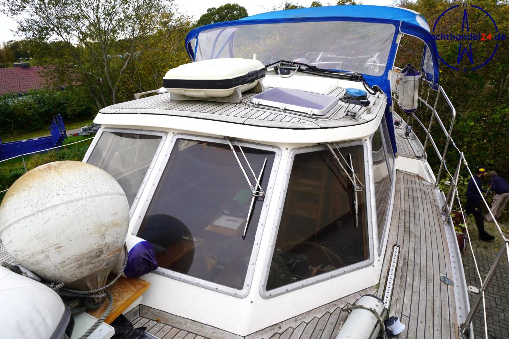 Cockpit der Nautors Swan Nautor 39 DS Baujahr 1977, 11.98 Meter lang, Zustand: reparaturbedürftig Cockpit der Nautors Swan Nautor 39 DS Baujahr 1977, 11.98 Meter lang, Zustand: reparaturbedürftig