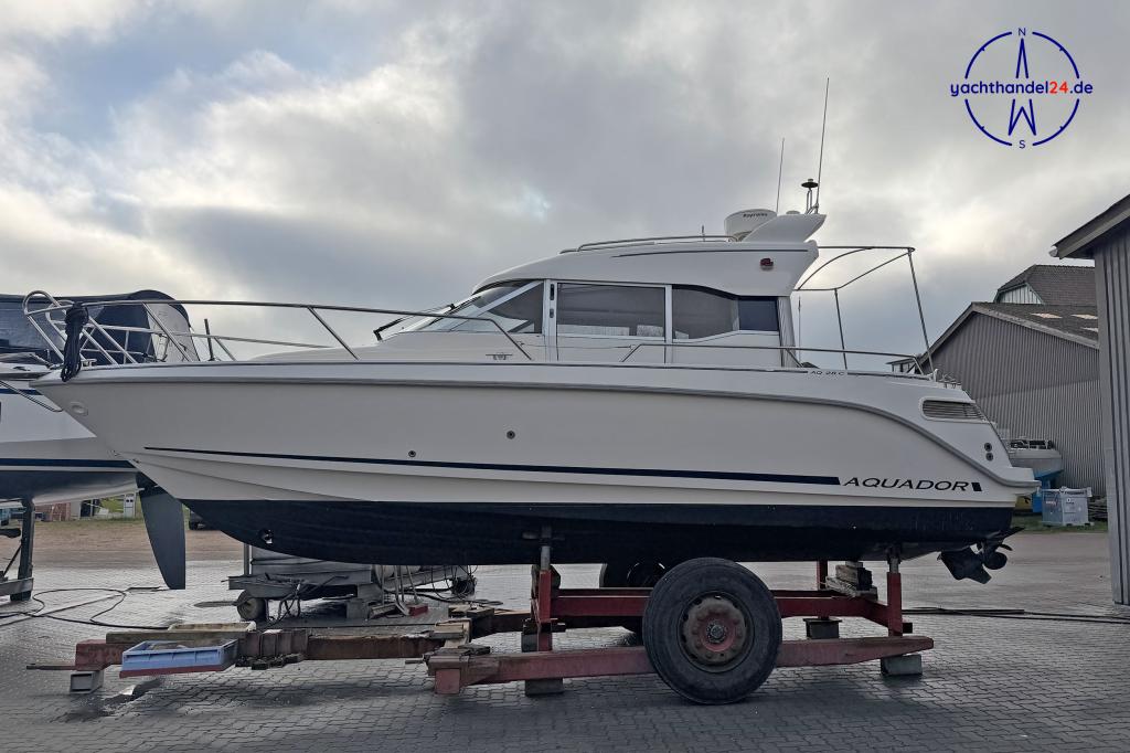 Außenansicht der Aquador 28 C Baujahr 2007, 8.5 Meter lang, Zustand: sehr gut