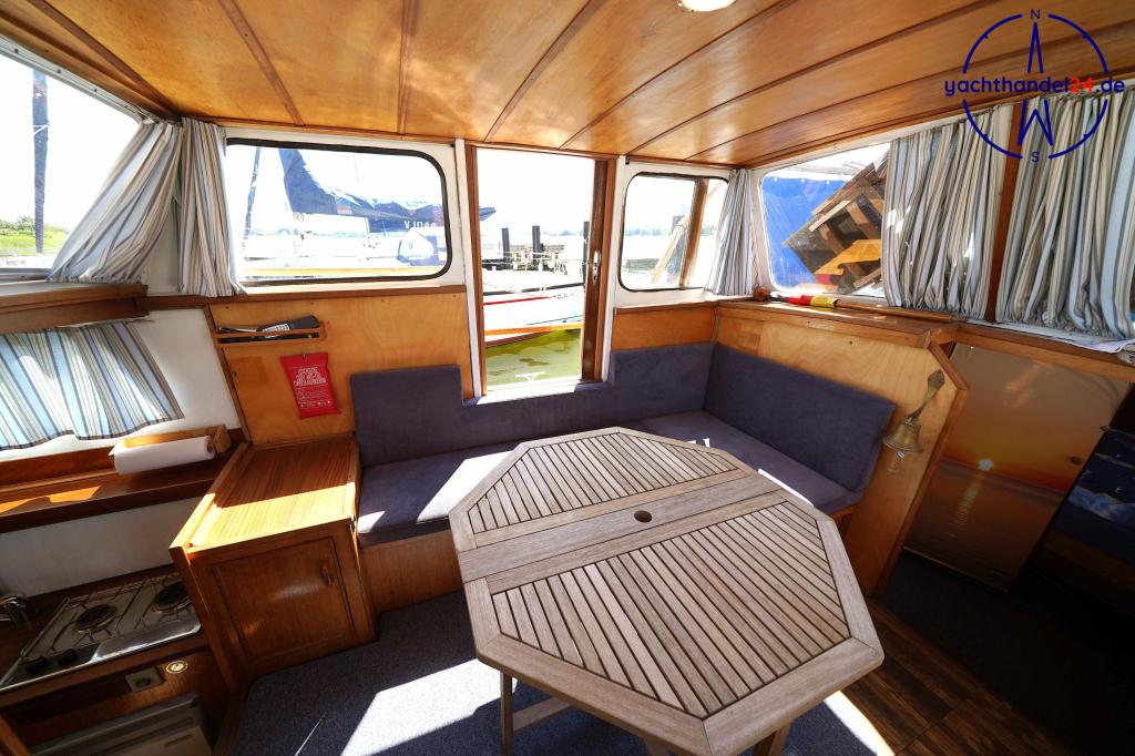 Motorraum der Unbekannter Hersteller ähnlich Pedro Yacht Baujahr 1975, 10 Meter lang, Zustand: gut Motorraum der Unbekannter Hersteller ähnlich Pedro Yacht Baujahr 1975, 10 Meter lang, Zustand: gut