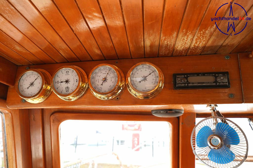 Detailansicht der LeJa Marine Eurobanker 38 Baujahr 1979, 11.7 Meter lang, Zustand: gebraucht Detailansicht der LeJa Marine Eurobanker 38 Baujahr 1979, 11.7 Meter lang, Zustand: gebraucht