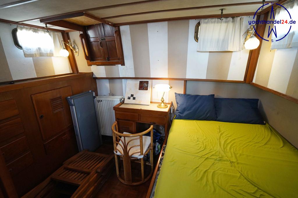 Detailansicht der LeJa Marine Eurobanker 38 Baujahr 1979, 11.7 Meter lang, Zustand: gebraucht Detailansicht der LeJa Marine Eurobanker 38 Baujahr 1979, 11.7 Meter lang, Zustand: gebraucht